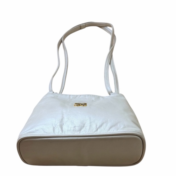 VINTAGE PALOMA PICASSO WHITE IRIDESCENT CROSSBODY LEATHER BAG. - Picture 4 of 7